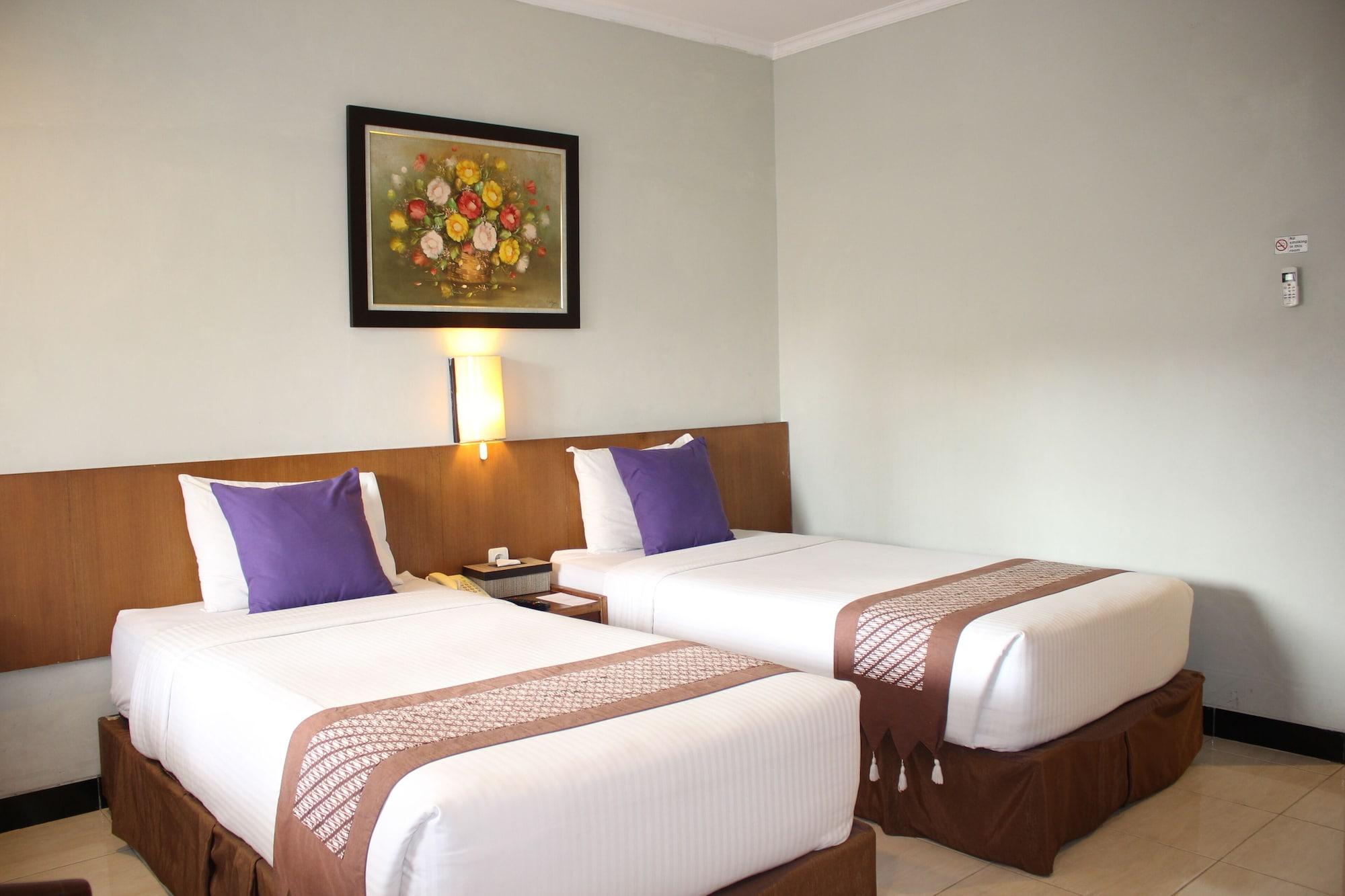 Cakra Kembang Hotel Kejayan Экстерьер фото