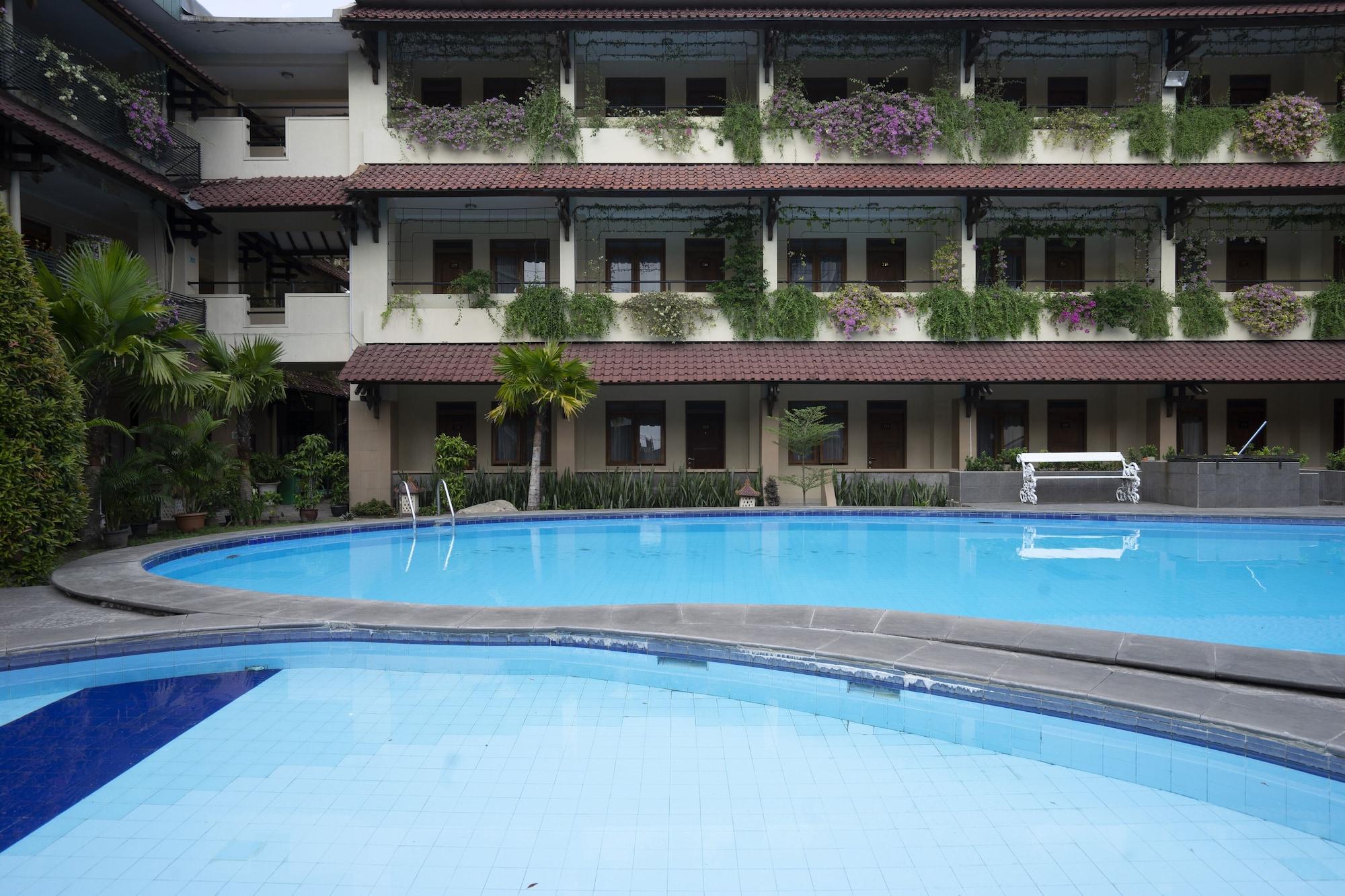Cakra Kembang Hotel Kejayan Экстерьер фото