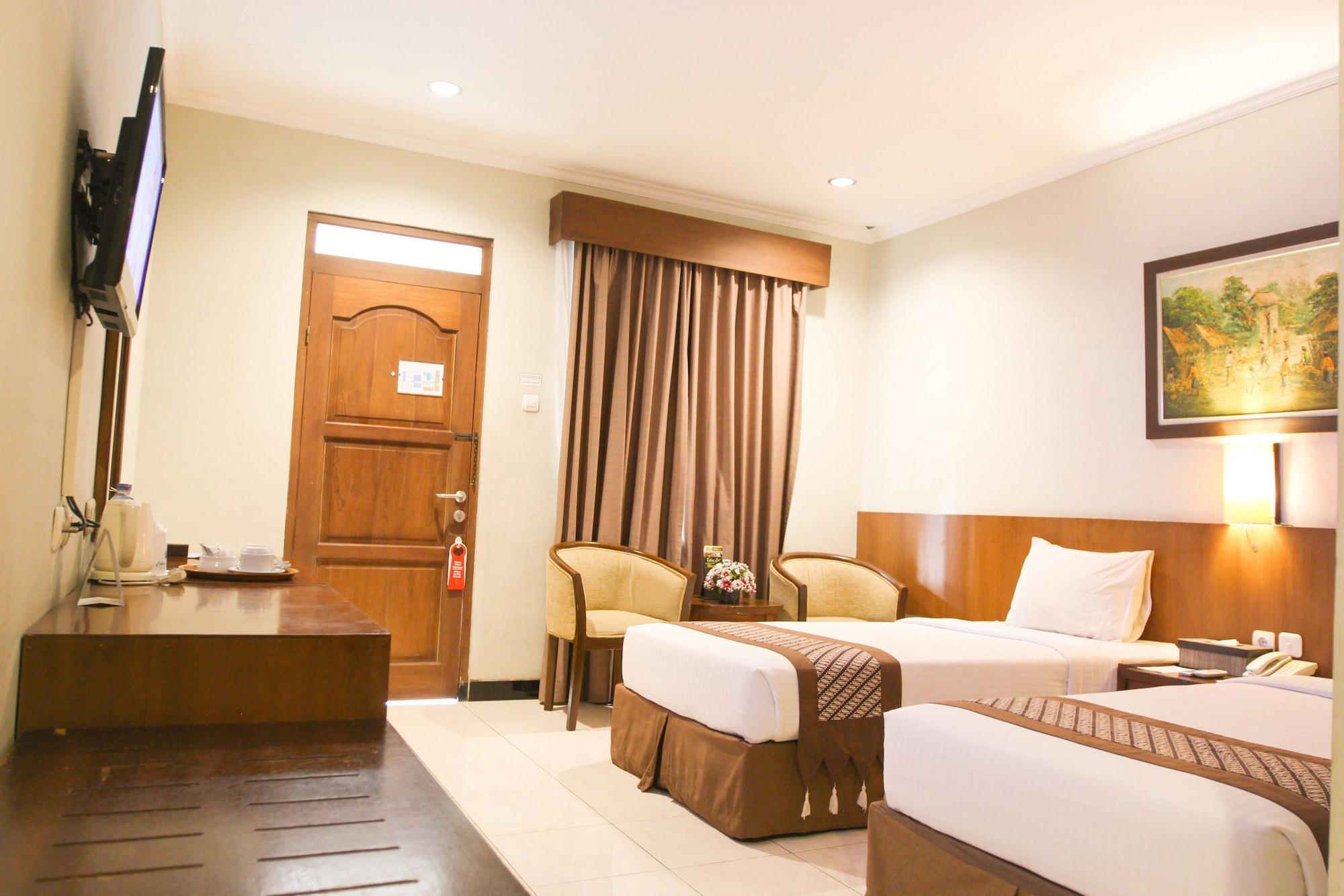 Cakra Kembang Hotel Kejayan Экстерьер фото
