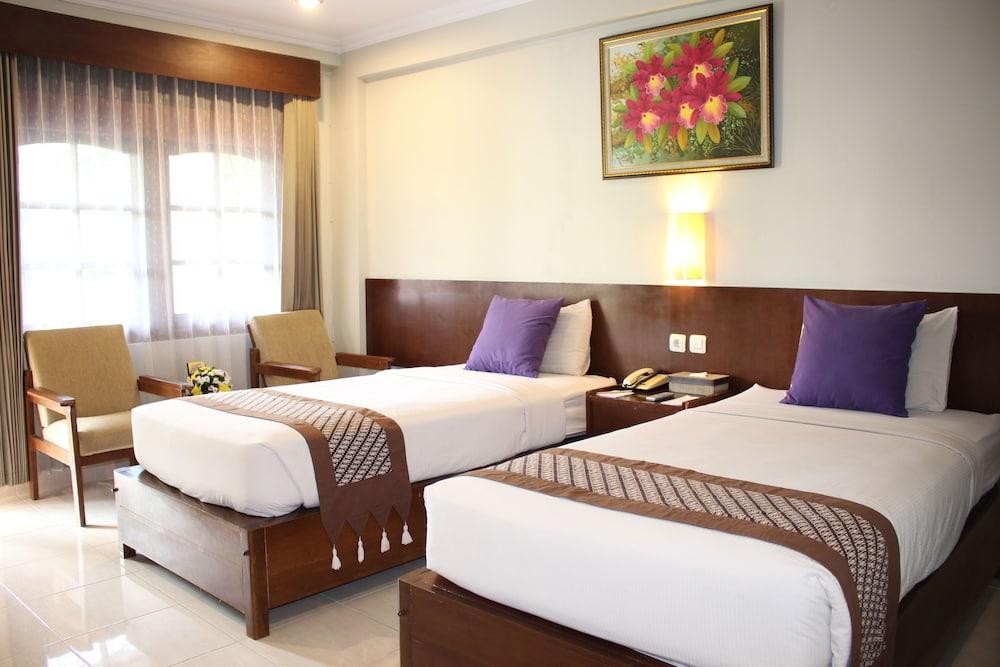 Cakra Kembang Hotel Kejayan Экстерьер фото