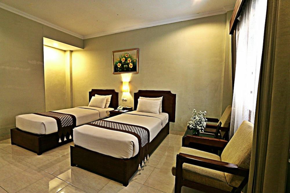Cakra Kembang Hotel Kejayan Экстерьер фото