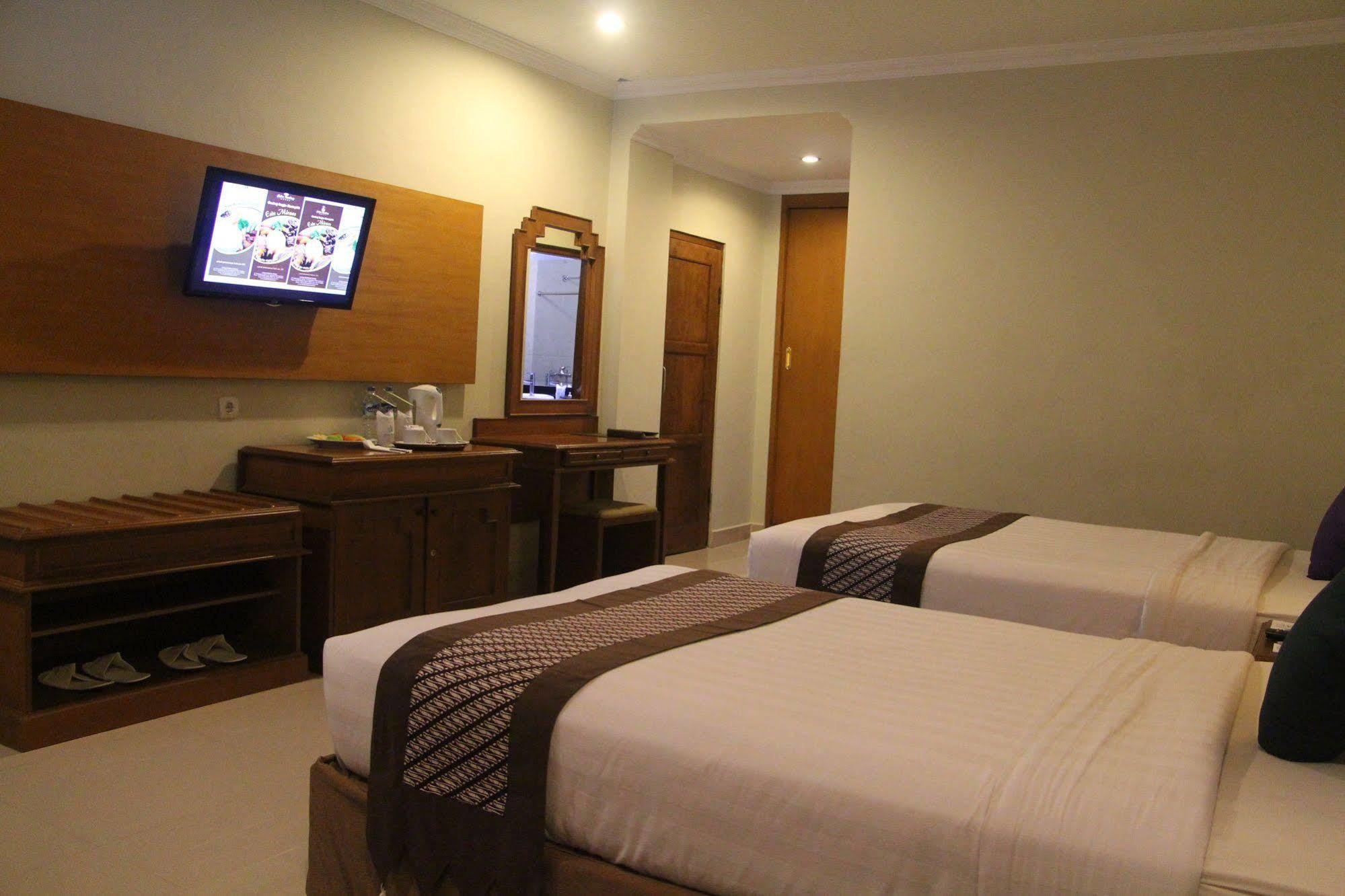 Cakra Kembang Hotel Kejayan Экстерьер фото