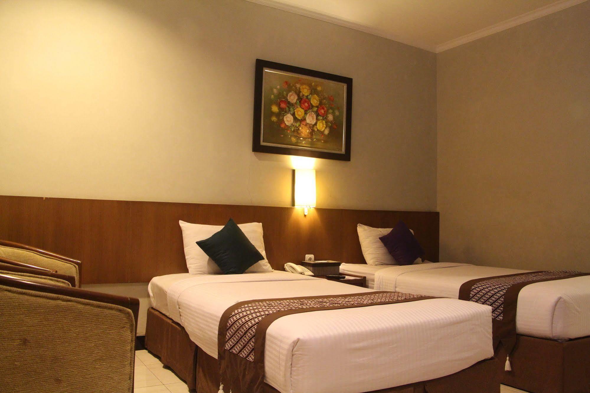 Cakra Kembang Hotel Kejayan Экстерьер фото