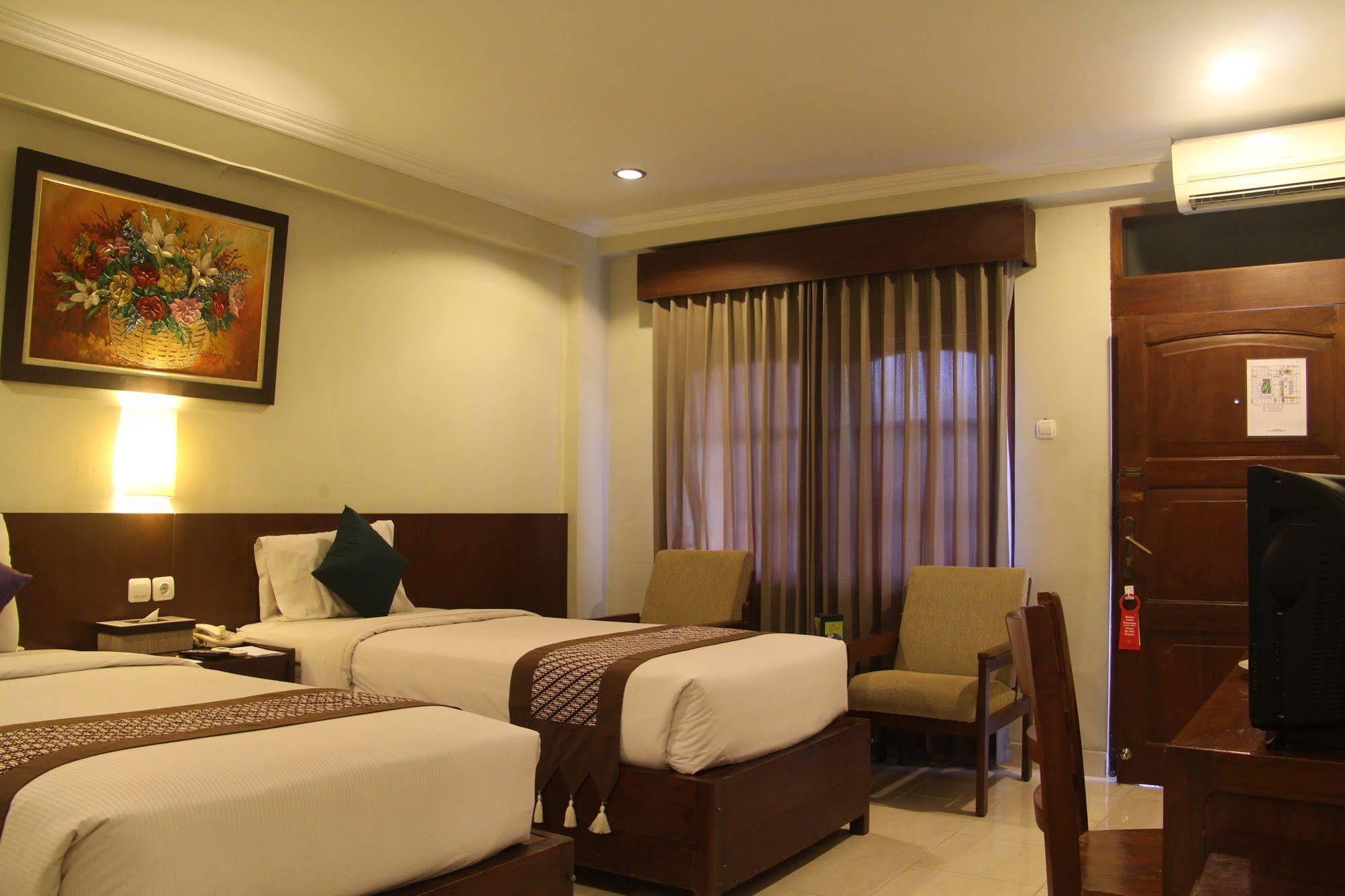 Cakra Kembang Hotel Kejayan Экстерьер фото