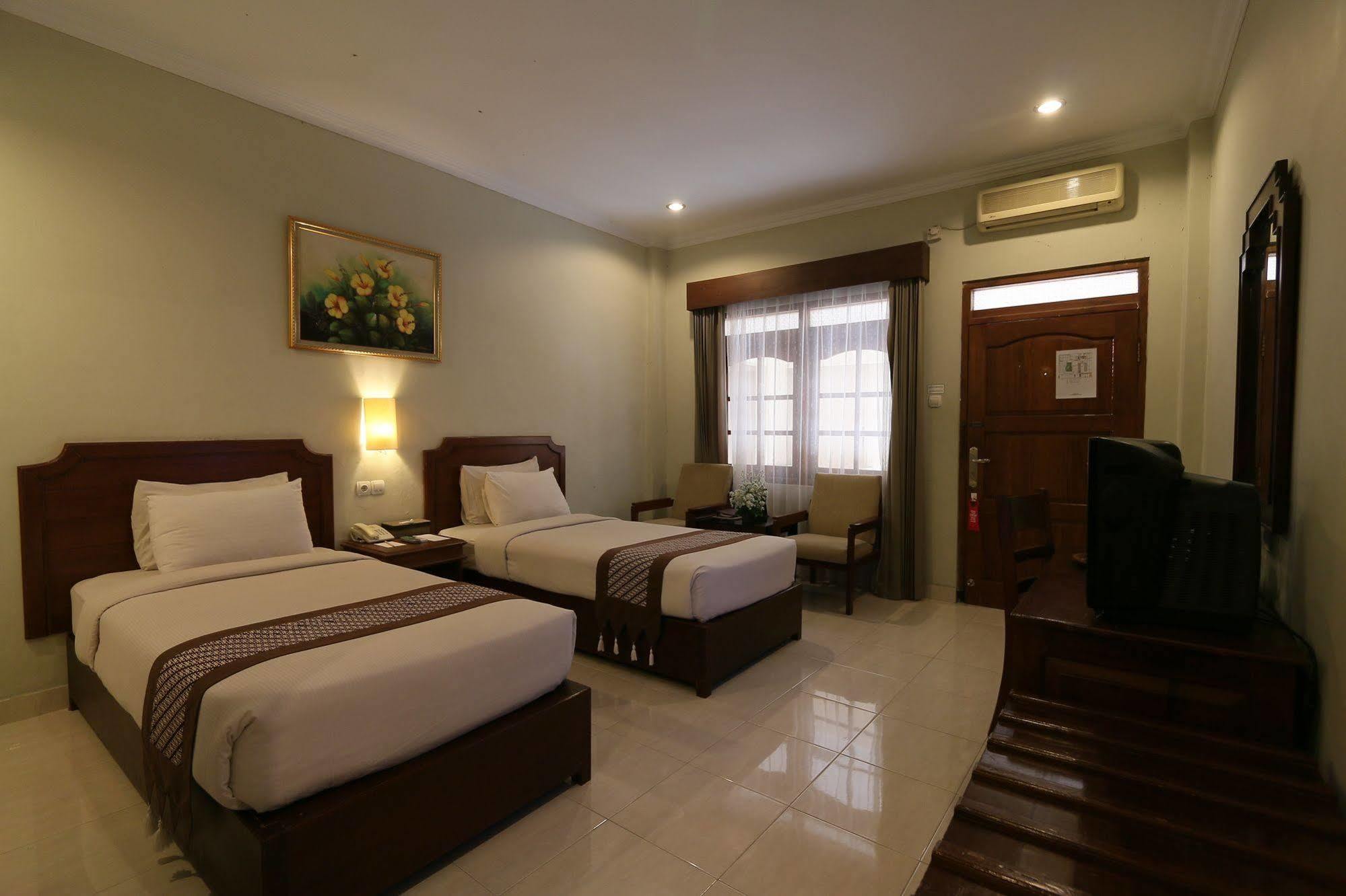 Cakra Kembang Hotel Kejayan Экстерьер фото